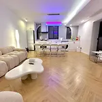 Zhome-Three Floors 4 Bedrooms - Near Nanjing Road