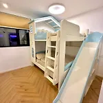 Zhome-Three Floors 4 Bedrooms - Near Nanjing Road